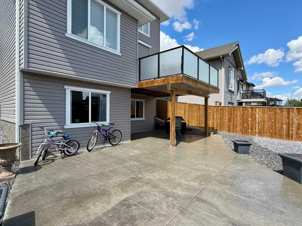 78 Lakes Estates Circle Strathmore AB T1P 1L8