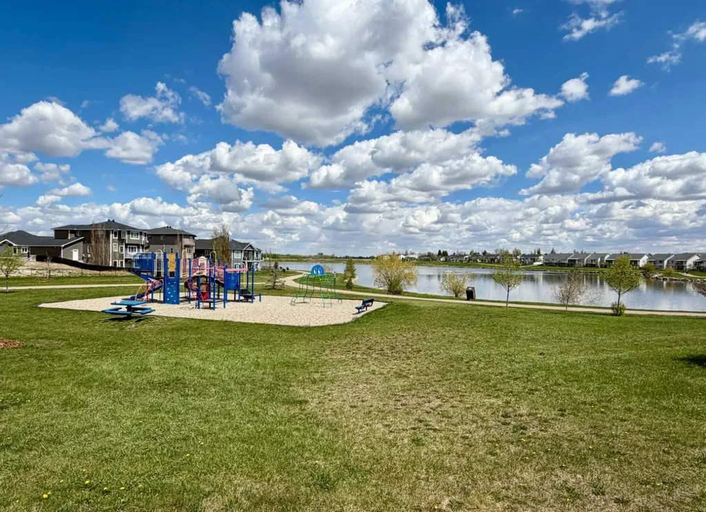 78 Lakes Estates Circle Strathmore AB T1P 1L8