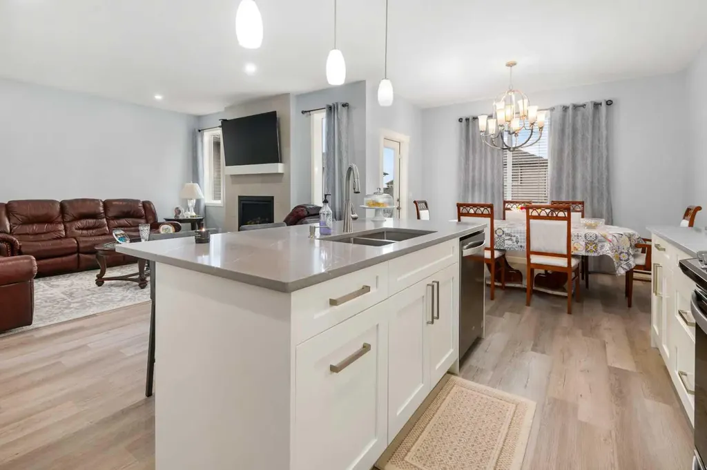 78 Lakes Estates Circle Strathmore AB T1P 1L8