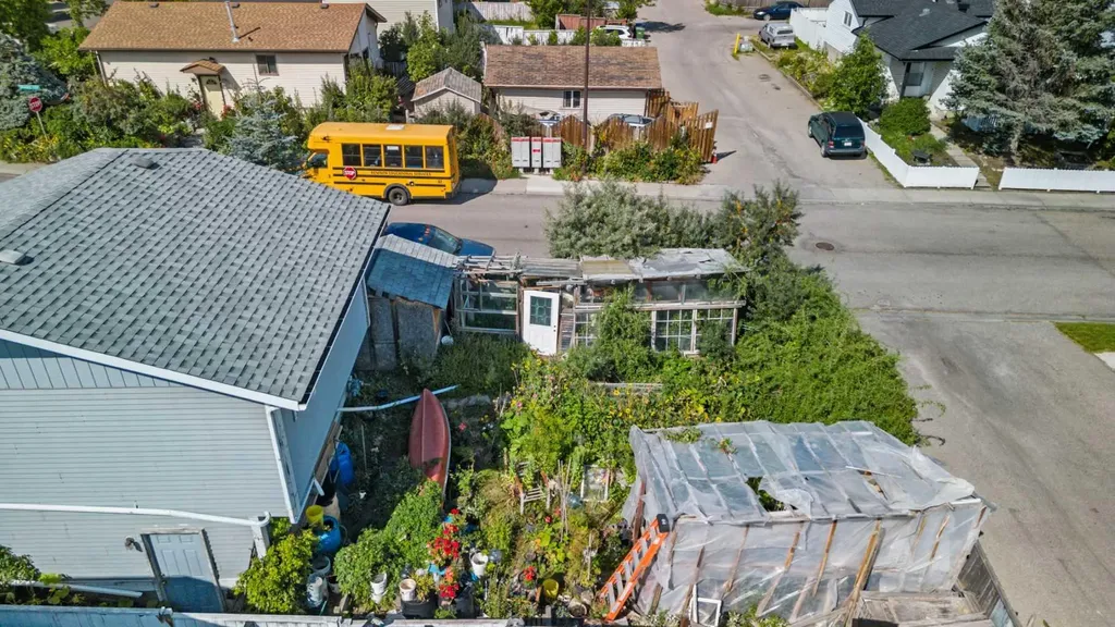 16 Tararidge Drive NE Calgary AB T3J 2P8