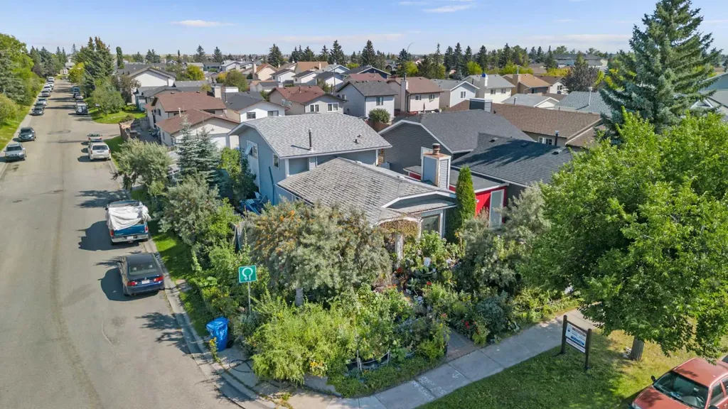 16 Tararidge Drive NE Calgary AB T3J 2P8