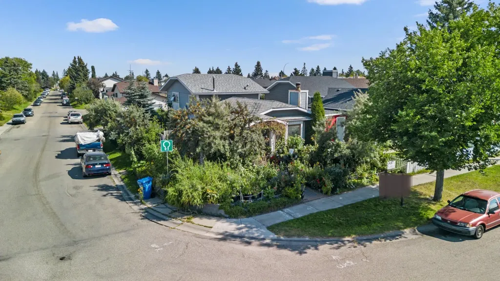 16 Tararidge Drive NE Calgary AB T3J 2P8