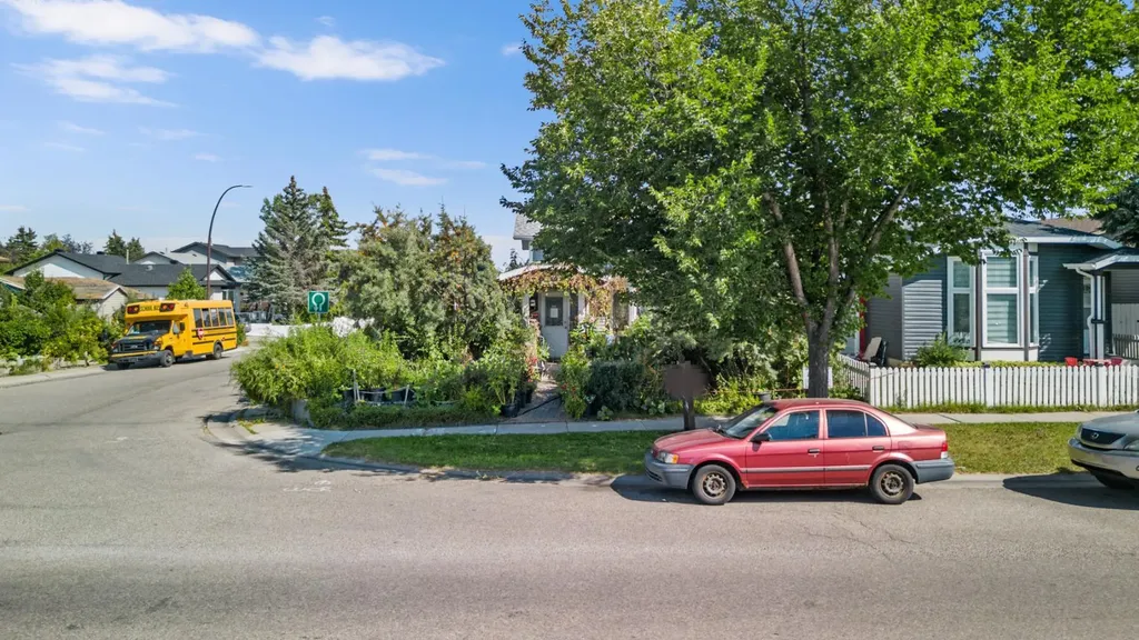16 Tararidge Drive NE Calgary AB T3J 2P8
