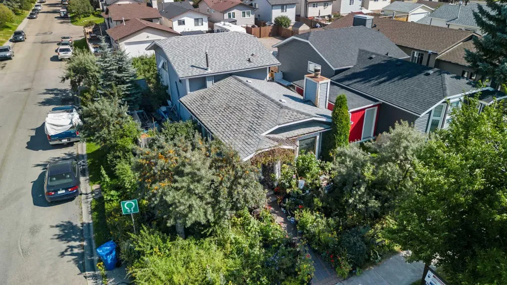 16 Tararidge Drive NE Calgary AB T3J 2P8
