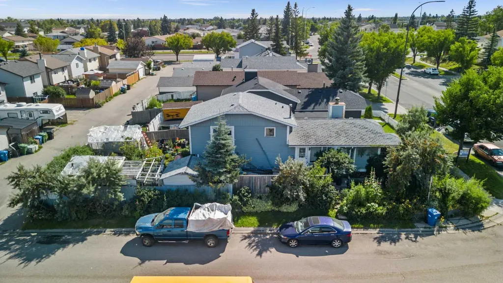 16 Tararidge Drive NE Calgary AB T3J 2P8