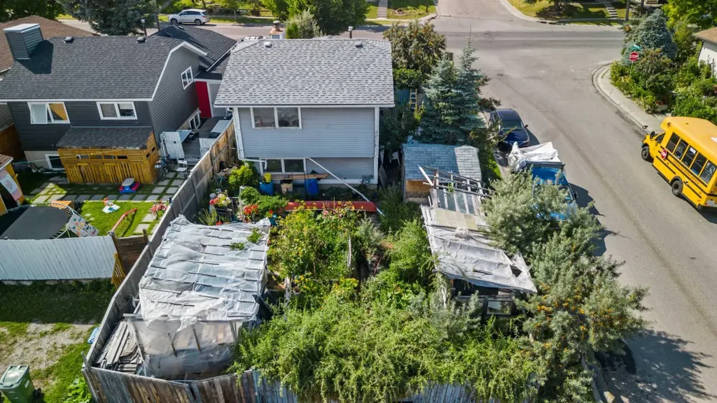 16 Tararidge Drive NE Calgary AB T3J 2P8