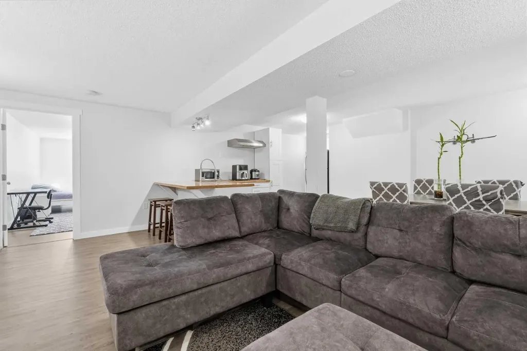 1420 Marlyn Way NE Calgary AB T2A 3K1