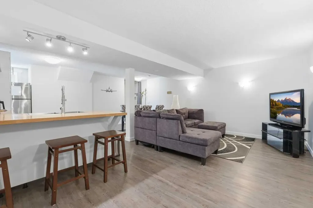 1420 Marlyn Way NE Calgary AB T2A 3K1
