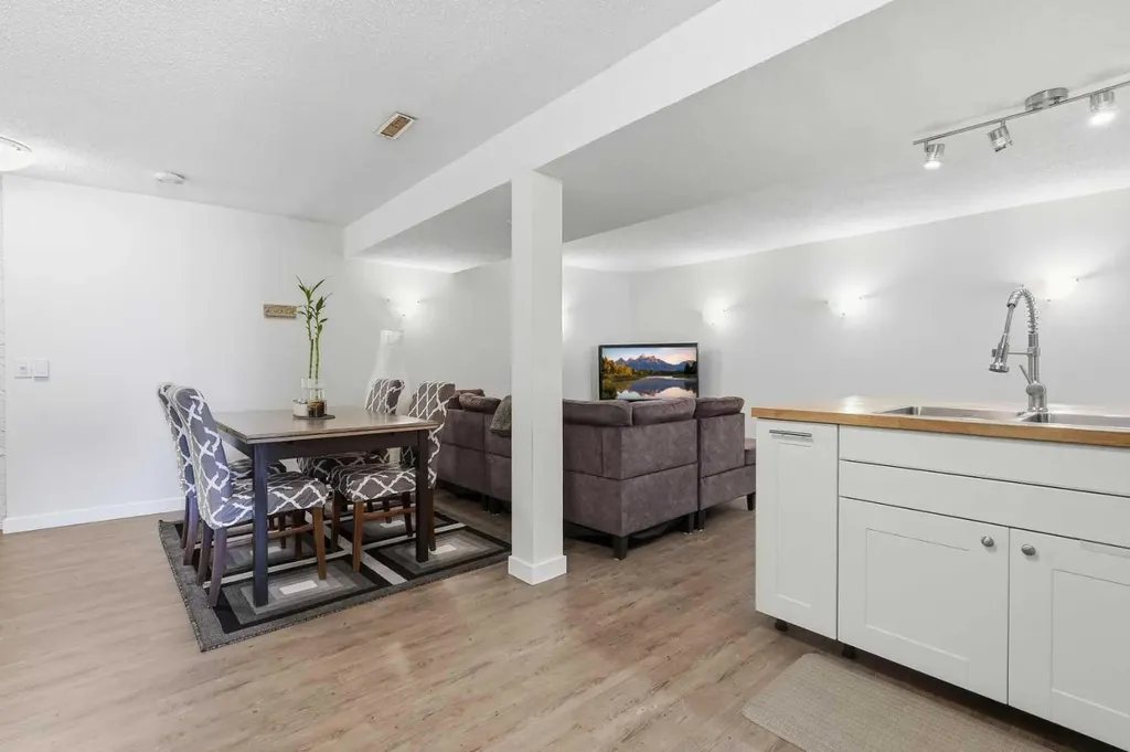 1420 Marlyn Way NE Calgary AB T2A 3K1