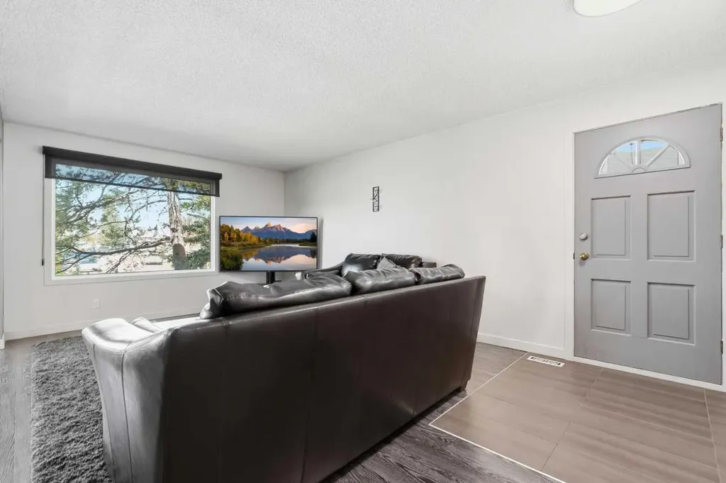 1420 Marlyn Way NE Calgary AB T2A 3K1