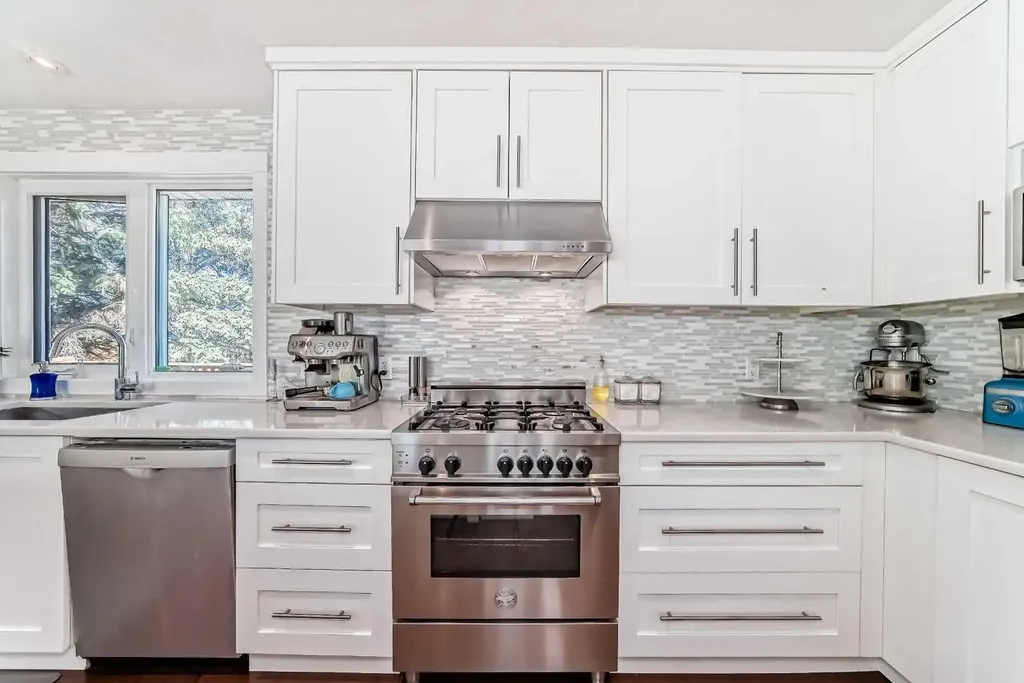 47 Coleridge Crescent NW Calgary AB T2K 1X8