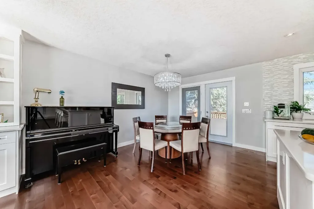 47 Coleridge Crescent NW Calgary AB T2K 1X8