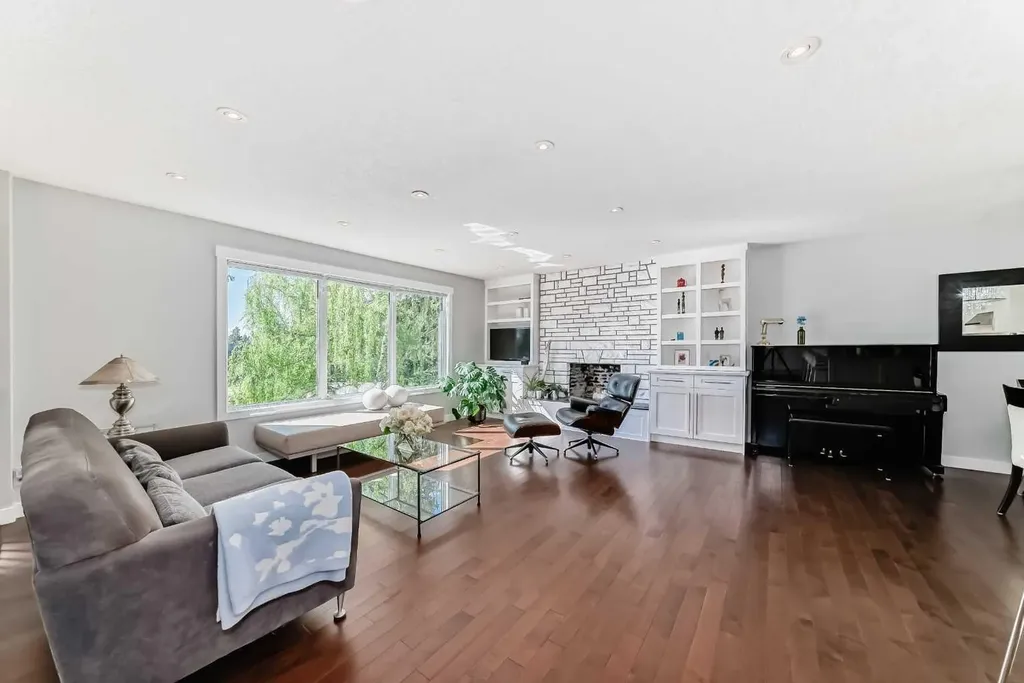 47 Coleridge Crescent NW Calgary AB T2K 1X8