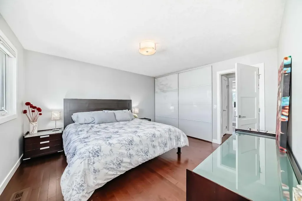 47 Coleridge Crescent NW Calgary AB T2K 1X8