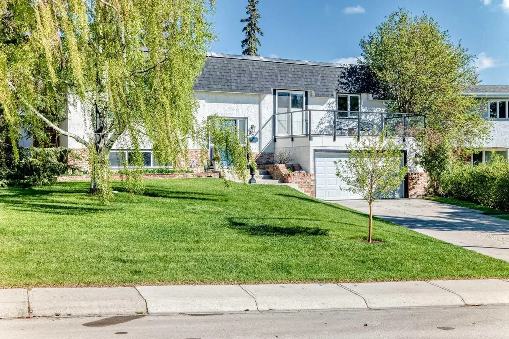 47 Coleridge Crescent NW Calgary AB T2K 1X8