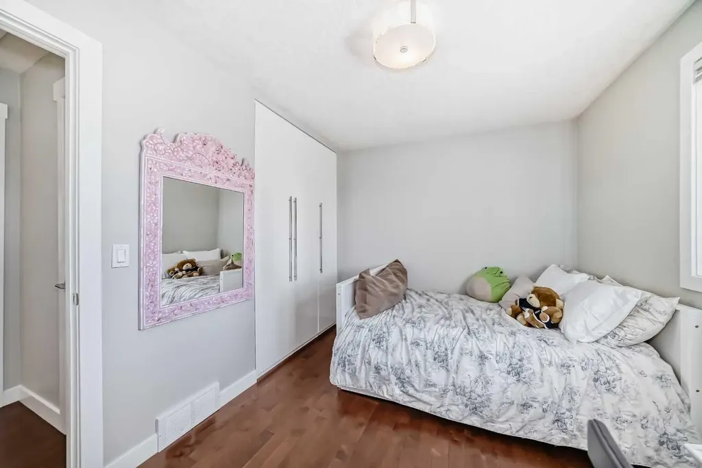 47 Coleridge Crescent NW Calgary AB T2K 1X8
