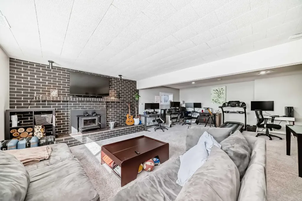 47 Coleridge Crescent NW Calgary AB T2K 1X8