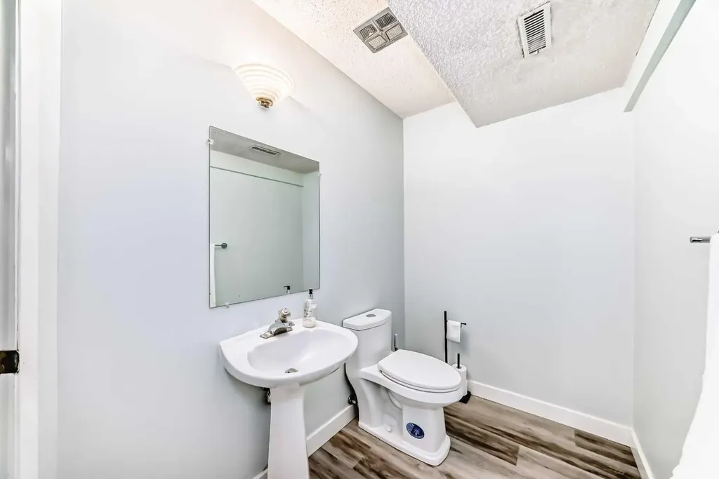 47 Coleridge Crescent NW Calgary AB T2K 1X8