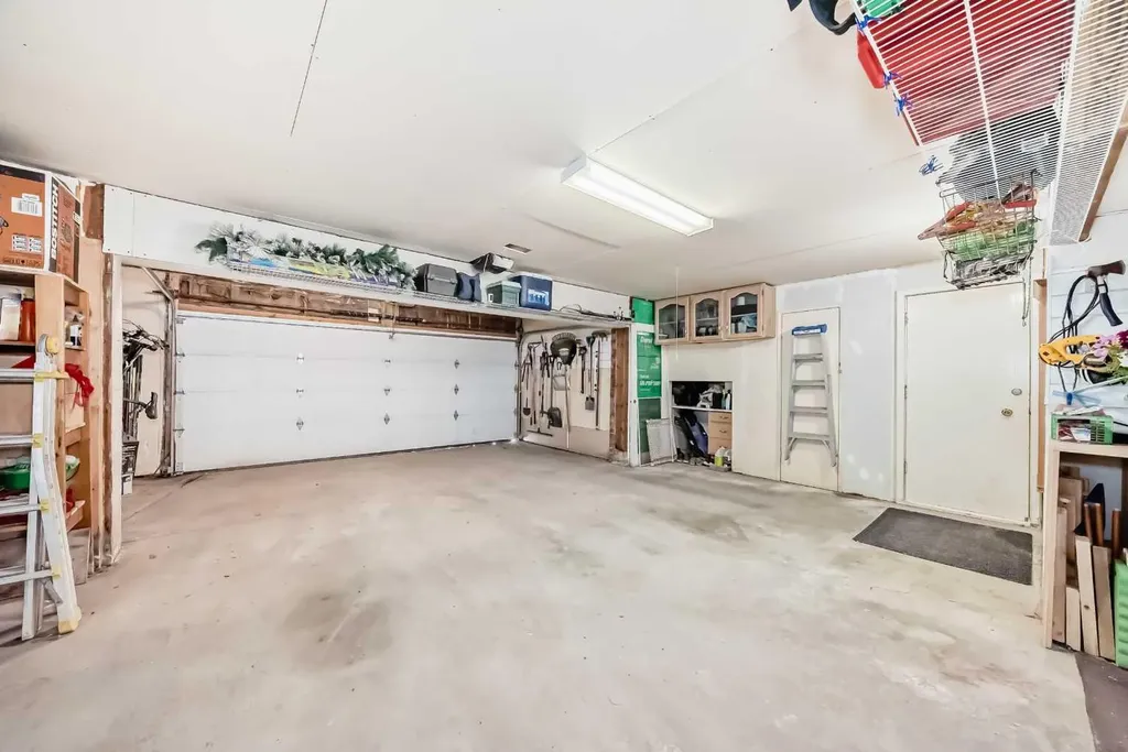 47 Coleridge Crescent NW Calgary AB T2K 1X8