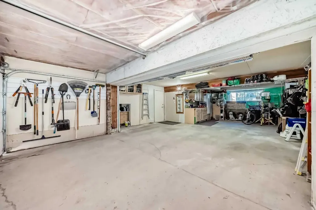 47 Coleridge Crescent NW Calgary AB T2K 1X8