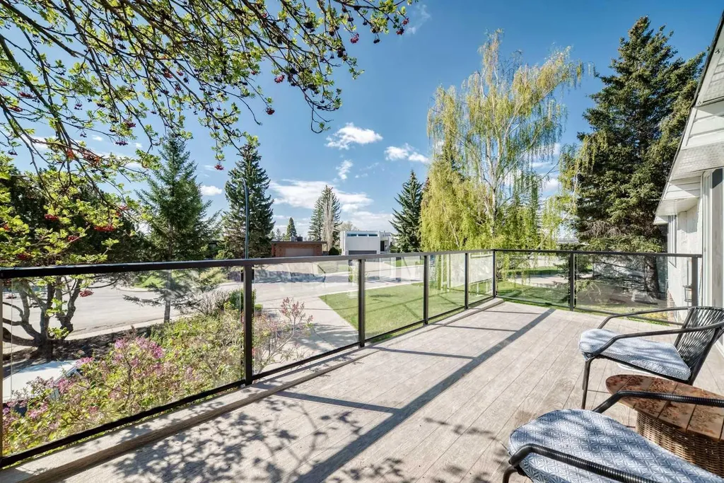 47 Coleridge Crescent NW Calgary AB T2K 1X8
