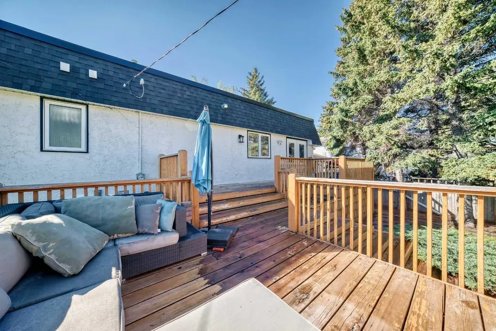 47 Coleridge Crescent NW Calgary AB T2K 1X8