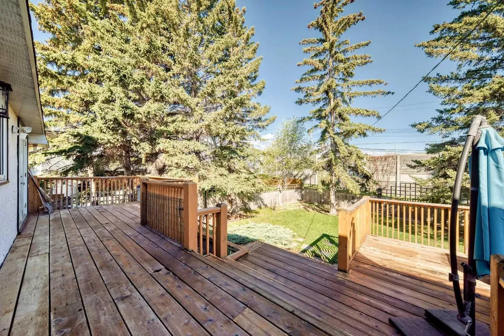 47 Coleridge Crescent NW Calgary AB T2K 1X8