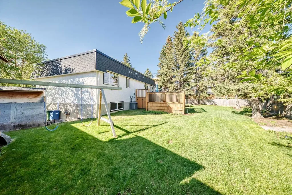 47 Coleridge Crescent NW Calgary AB T2K 1X8