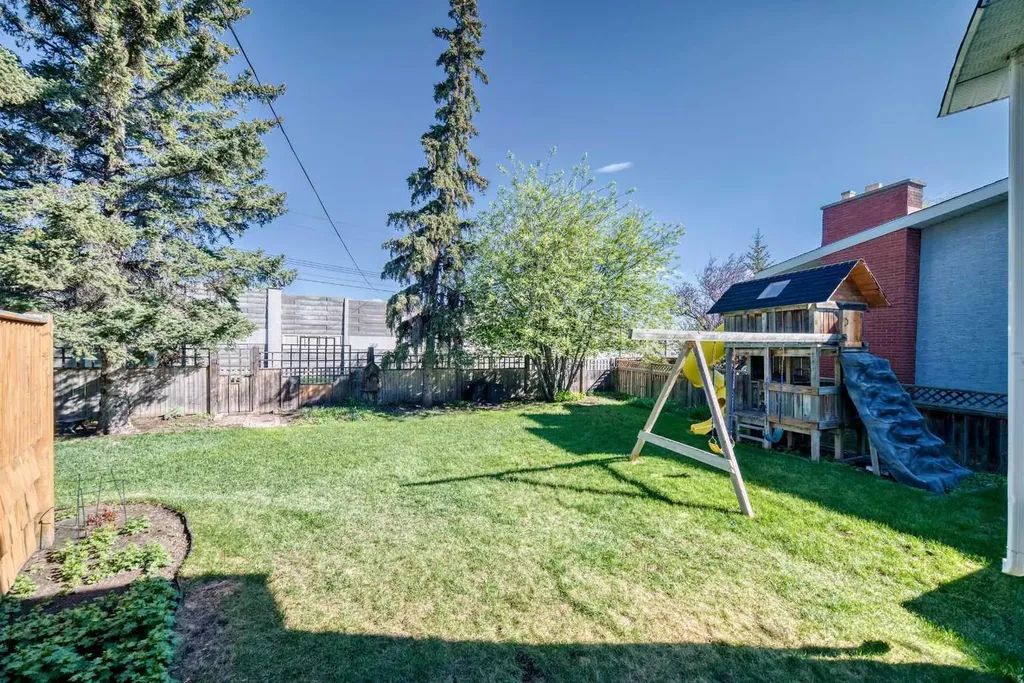 47 Coleridge Crescent NW Calgary AB T2K 1X8