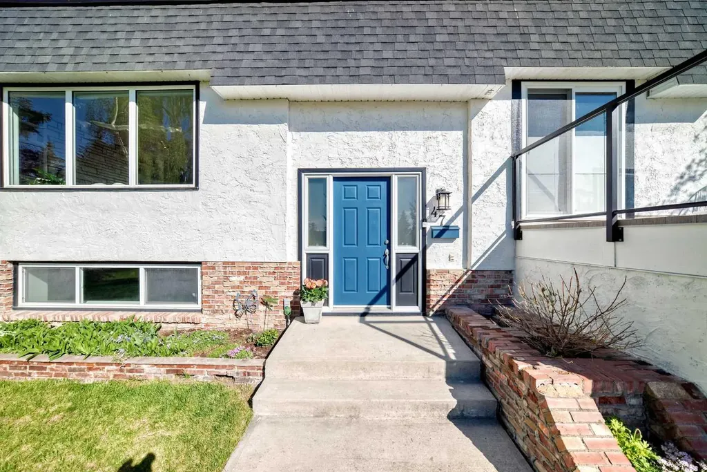 47 Coleridge Crescent NW Calgary AB T2K 1X8