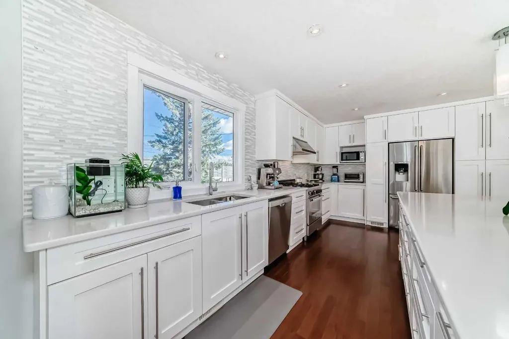 47 Coleridge Crescent NW Calgary AB T2K 1X8