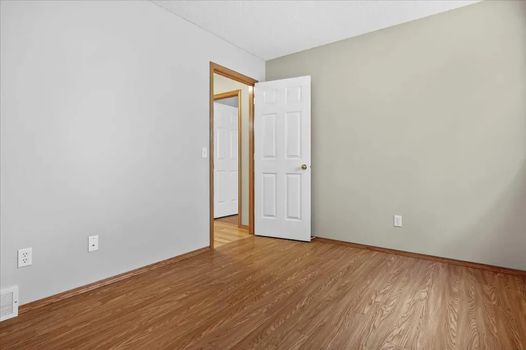 100 Macewan Park Manor NW Calgary AB T3K 4G6