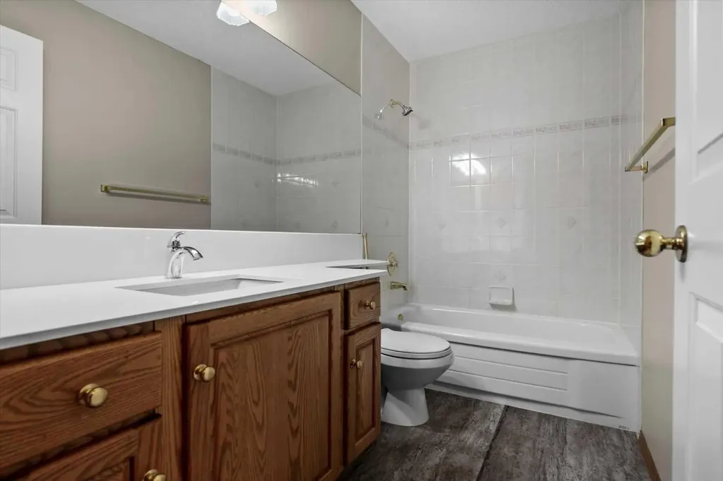 100 Macewan Park Manor NW Calgary AB T3K 4G6