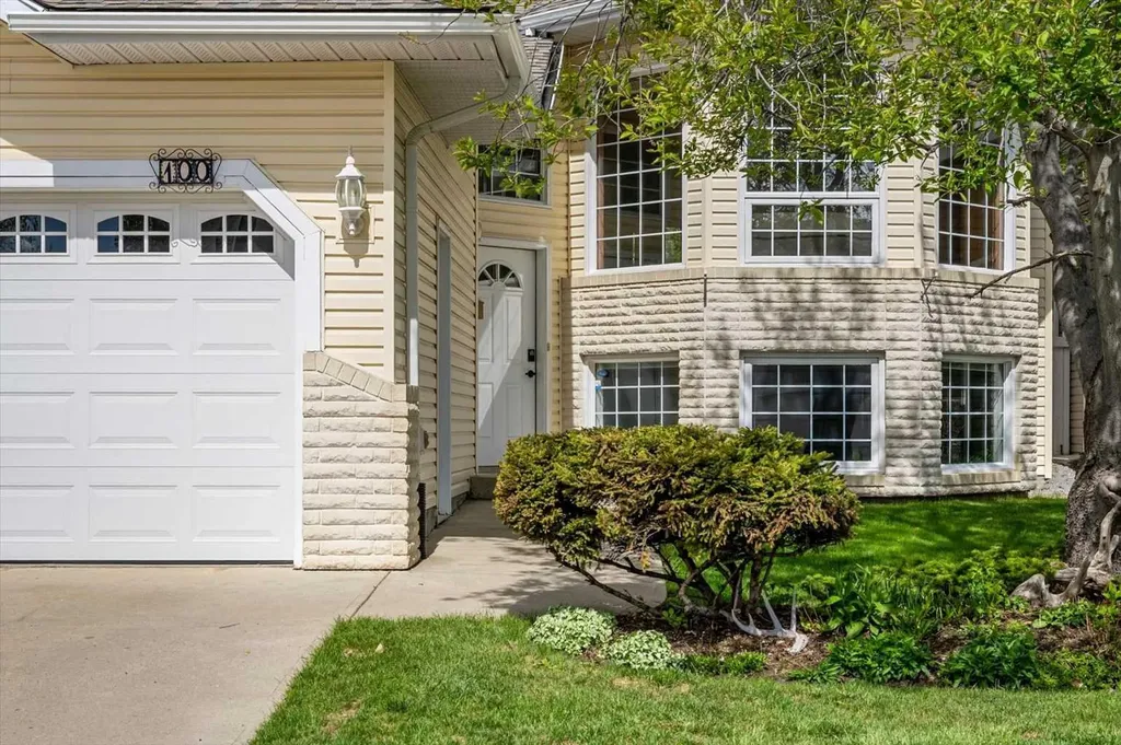 100 Macewan Park Manor NW Calgary AB T3K 4G6