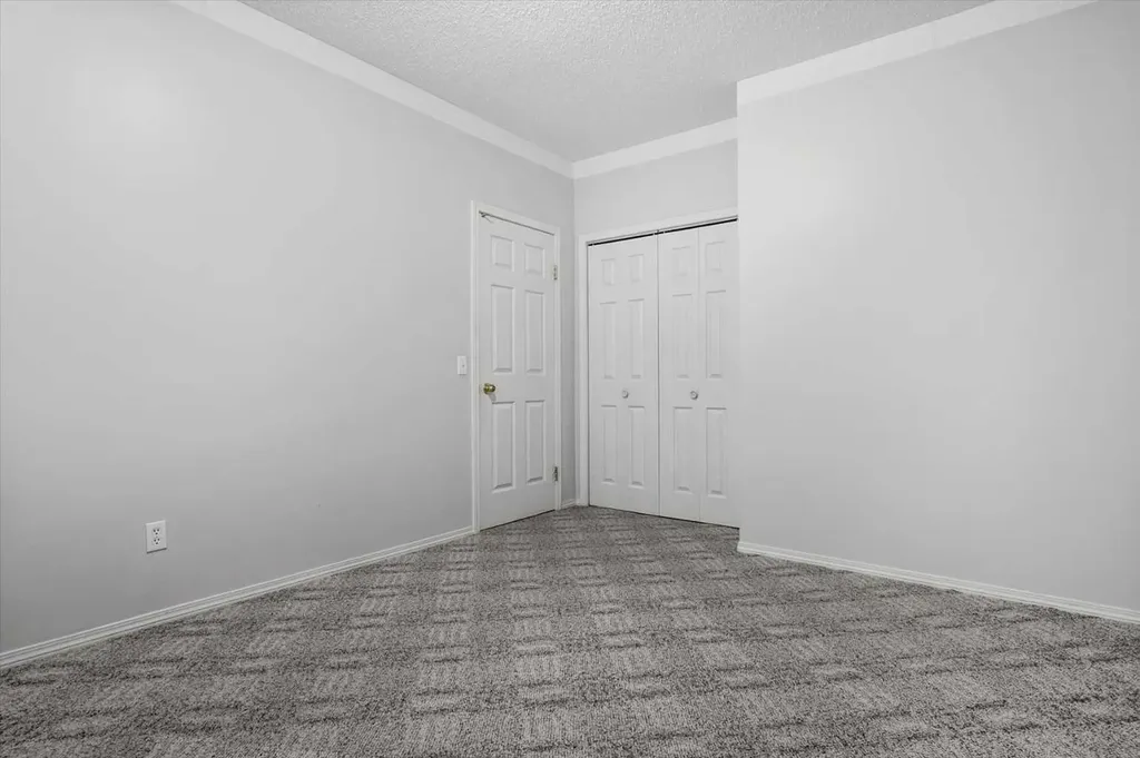100 Macewan Park Manor NW Calgary AB T3K 4G6