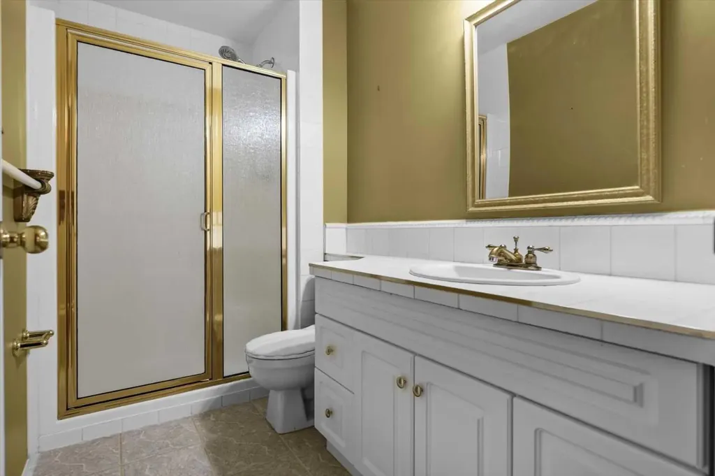 100 Macewan Park Manor NW Calgary AB T3K 4G6