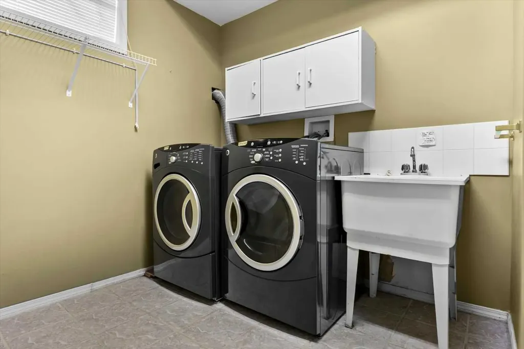100 Macewan Park Manor NW Calgary AB T3K 4G6