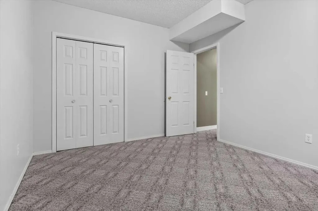 100 Macewan Park Manor NW Calgary AB T3K 4G6