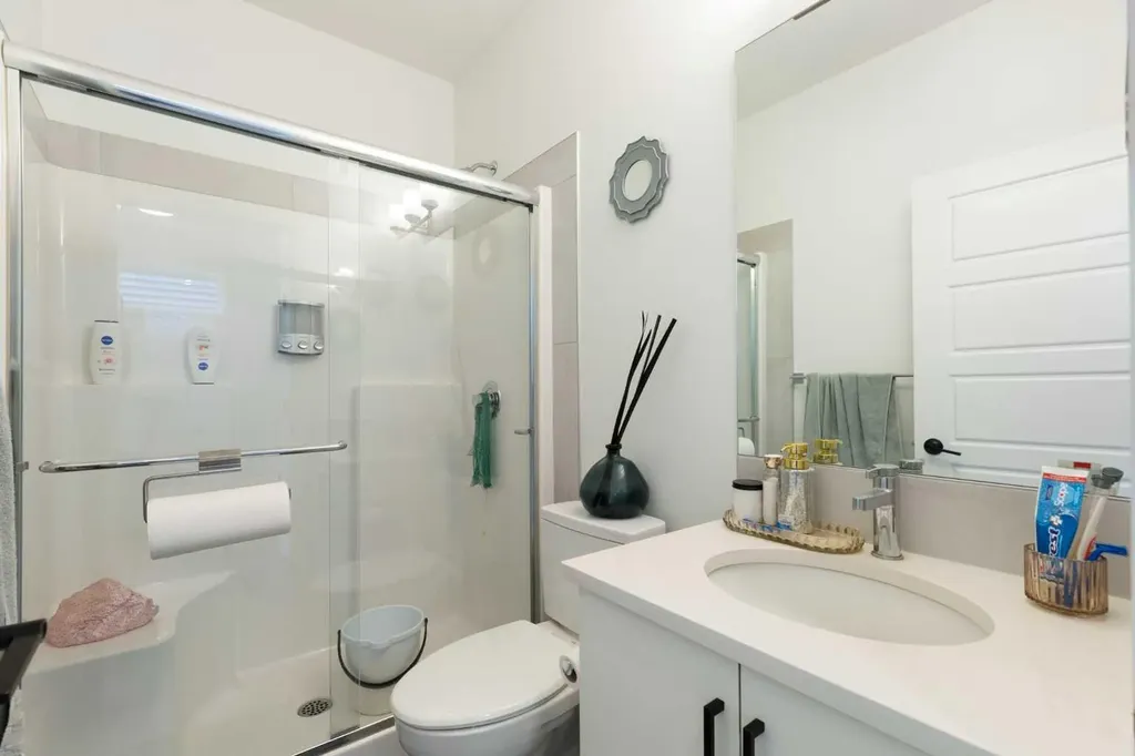 60 Belmont Villas SW Calgary AB T2X4W2