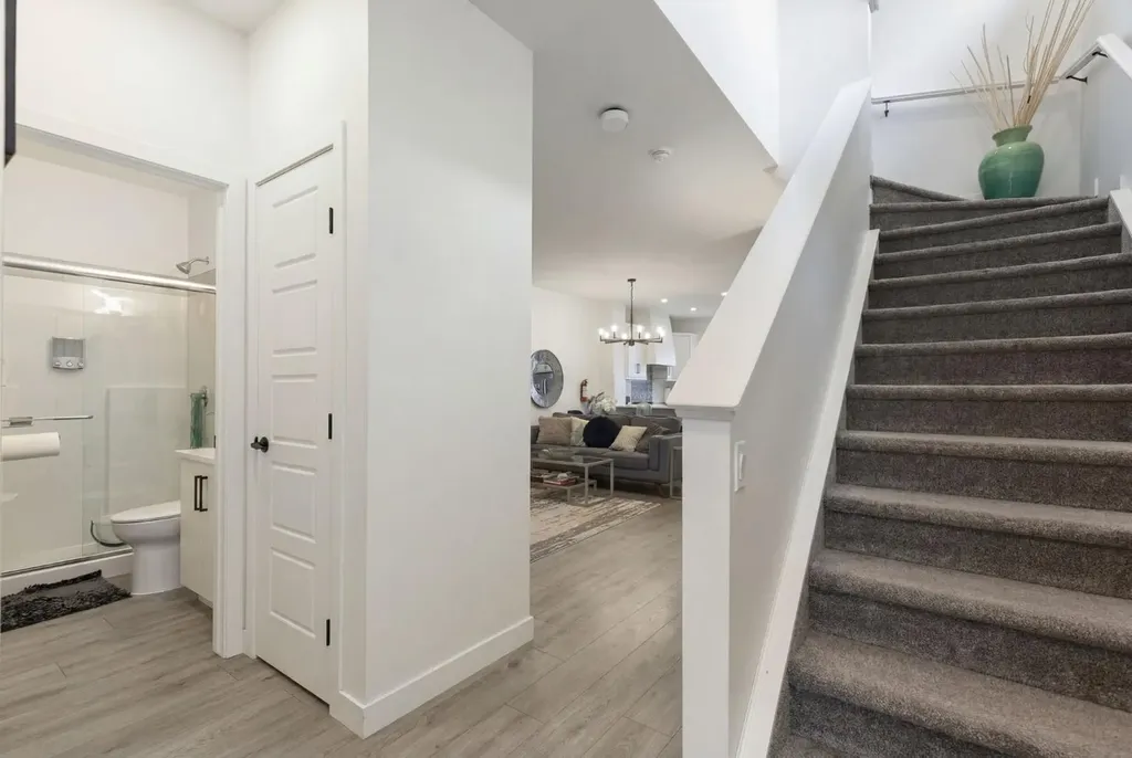 60 Belmont Villas SW Calgary AB T2X4W2