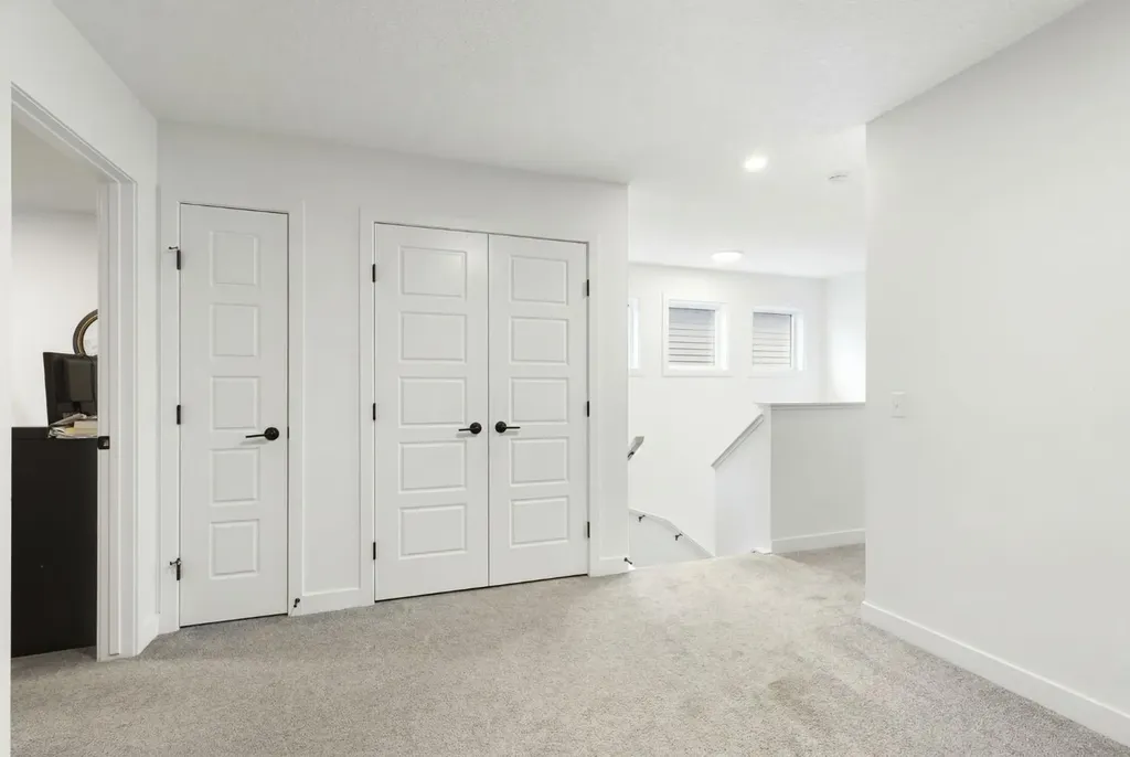 60 Belmont Villas SW Calgary AB T2X4W2