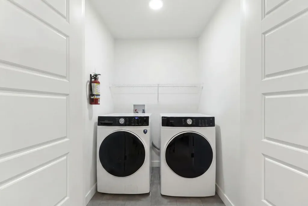 60 Belmont Villas SW Calgary AB T2X4W2
