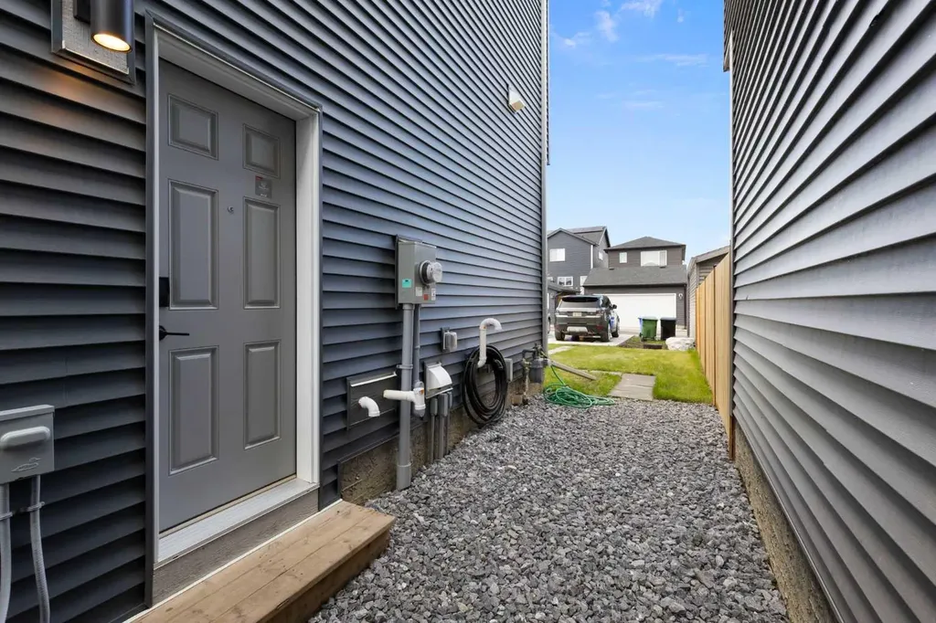 60 Belmont Villas SW Calgary AB T2X4W2