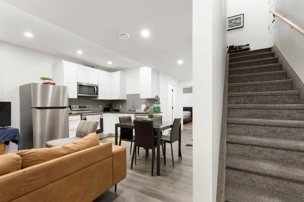 60 Belmont Villas SW Calgary AB T2X4W2
