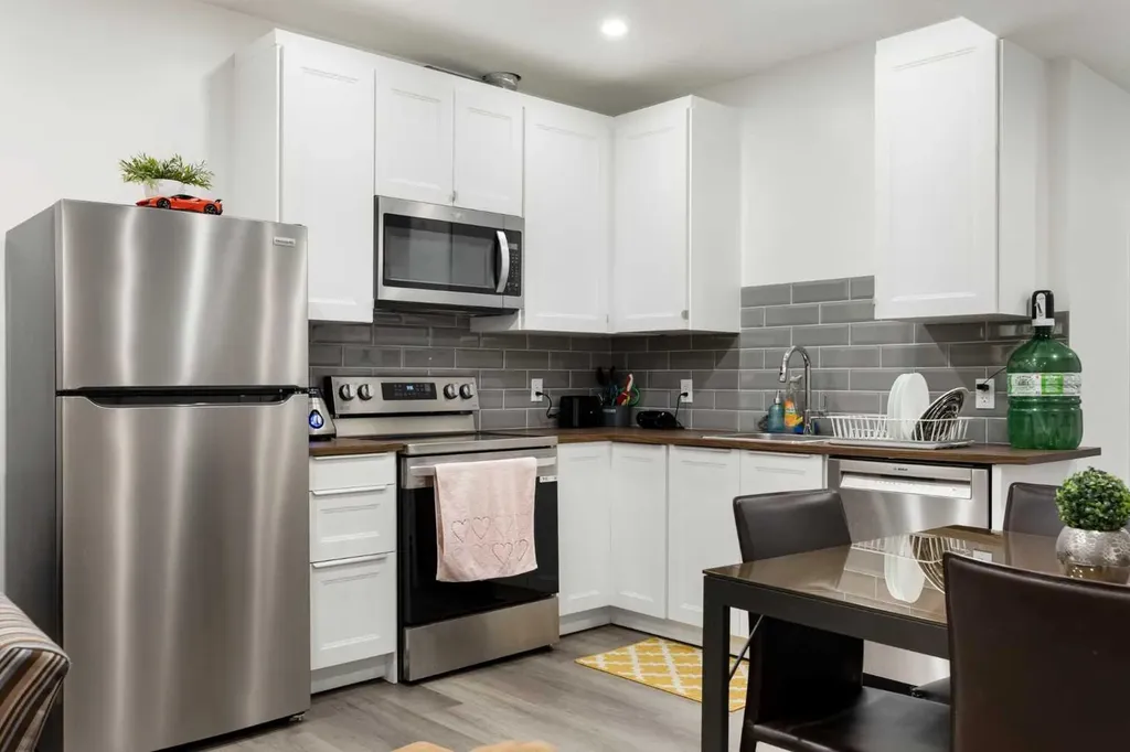 60 Belmont Villas SW Calgary AB T2X4W2