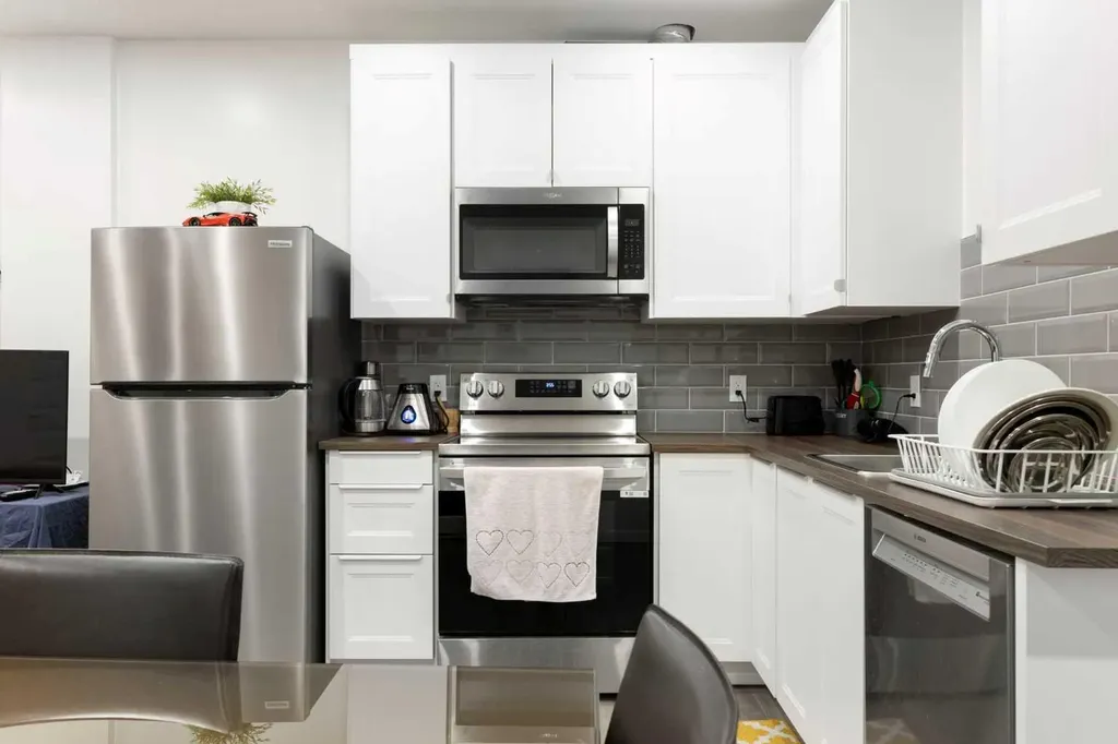 60 Belmont Villas SW Calgary AB T2X4W2