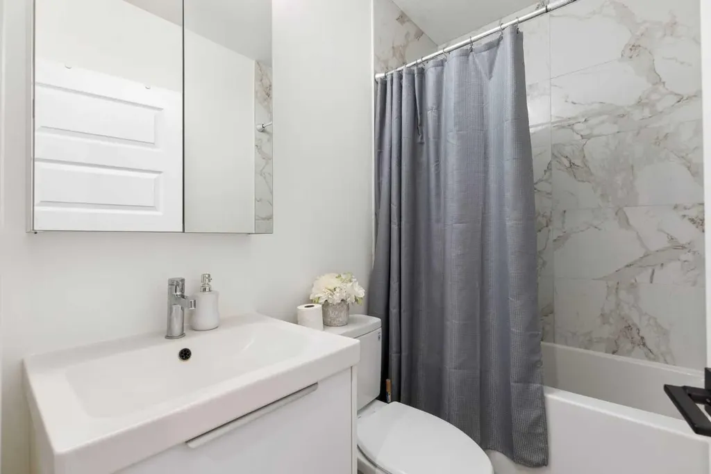 60 Belmont Villas SW Calgary AB T2X4W2