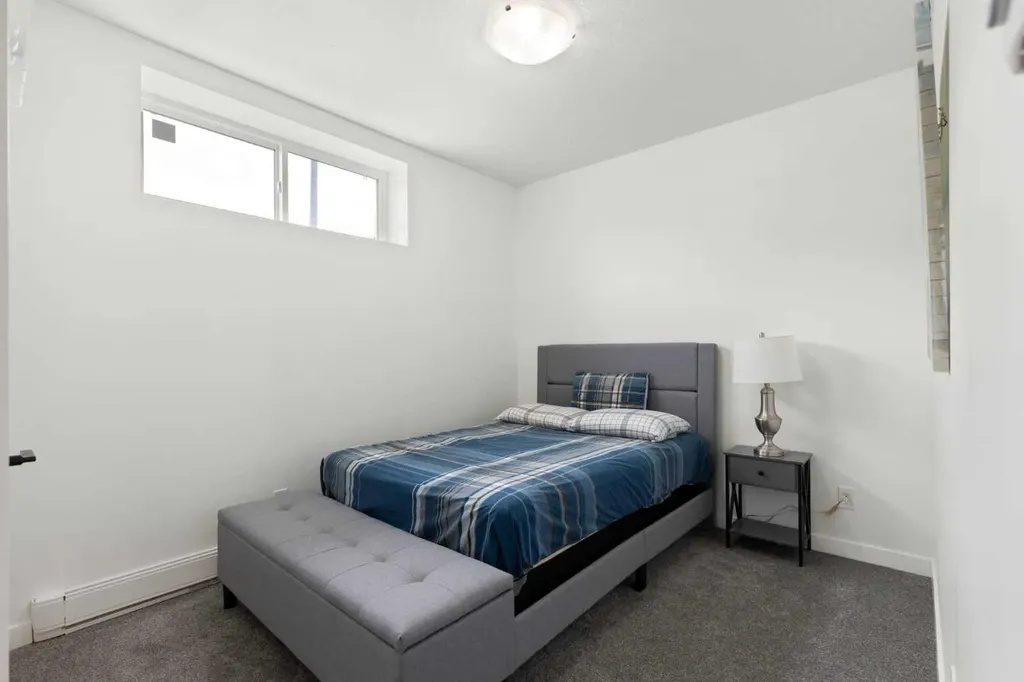 60 Belmont Villas SW Calgary AB T2X4W2