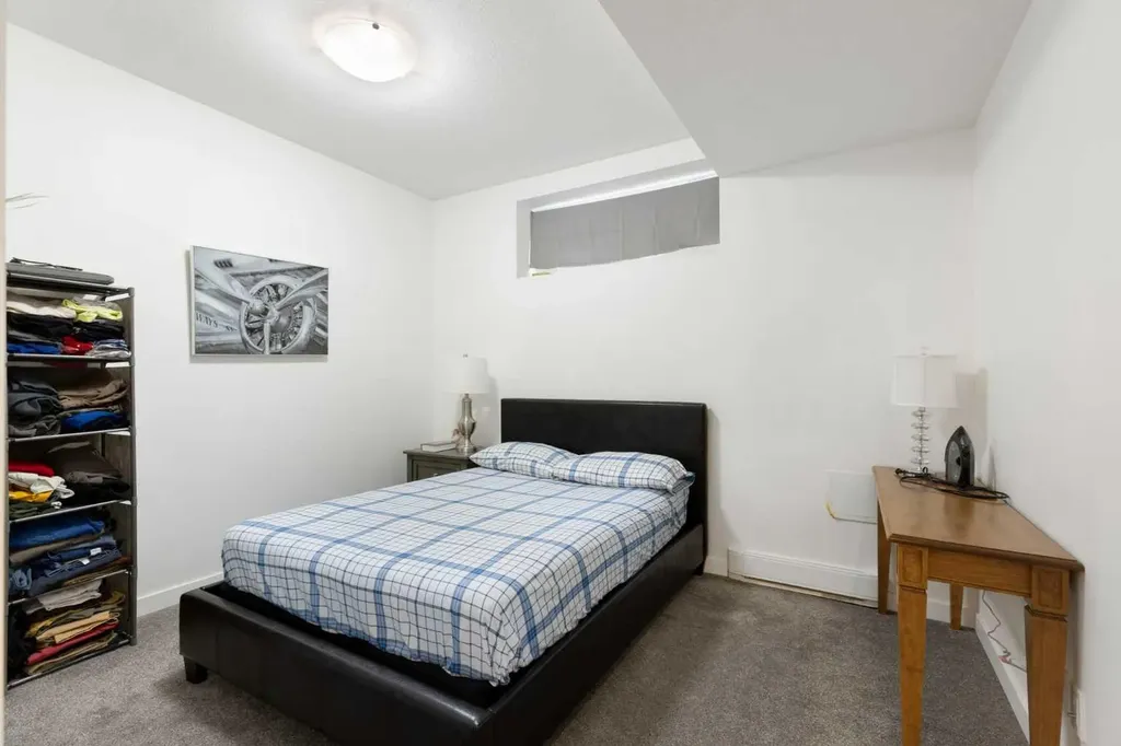 60 Belmont Villas SW Calgary AB T2X4W2