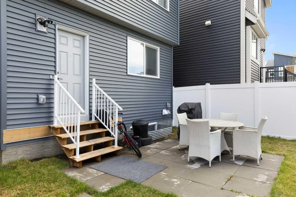 60 Belmont Villas SW Calgary AB T2X4W2